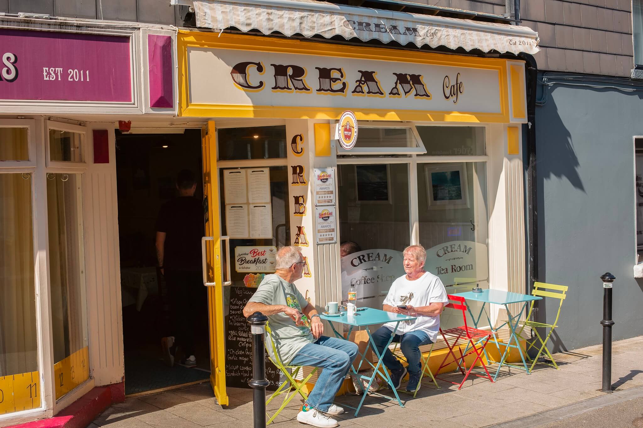 Cream Café